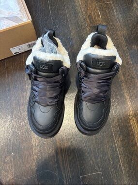 UGG  Black Leather Shearling-Lined Boots size 6